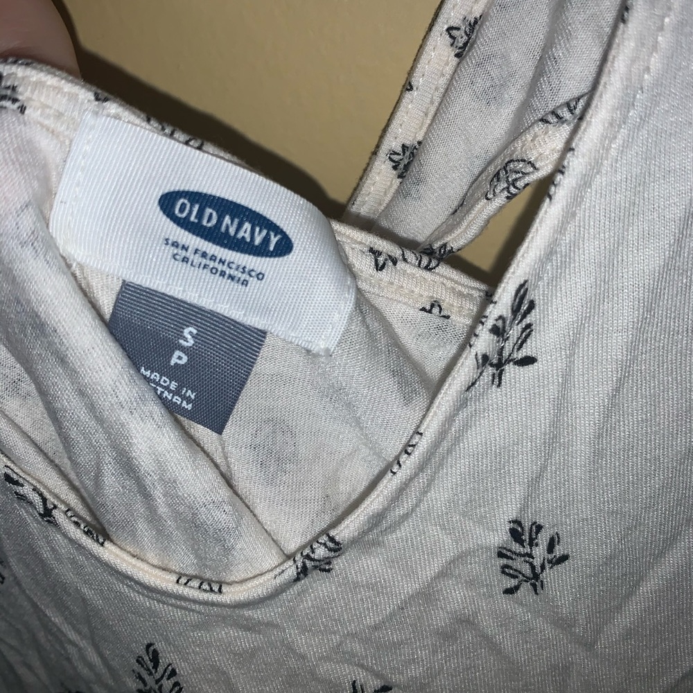Summer top!! - Picture 2 of 3